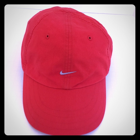 red nike hat womens
